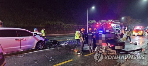 순천 승용차-승합차 충돌 현장[순천소방서 제공]